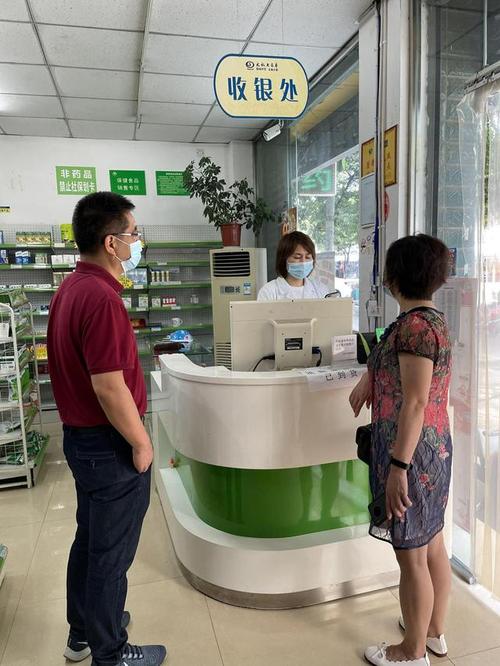 绵阳市市场监管局副局长张军带队督导零售药店药品安全工作